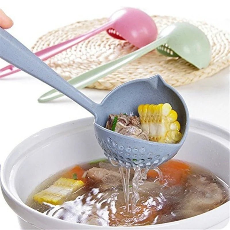 cuillere-passoire-dans-une-soupe
