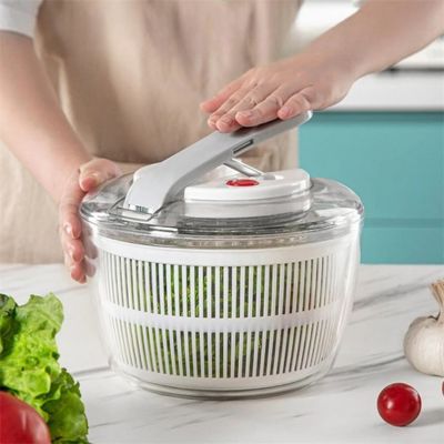 essoreuse-a-salade-blanche-en-action