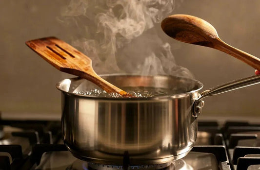 Faire bouillir ustensiles en bois : risques et bonnes pratiques