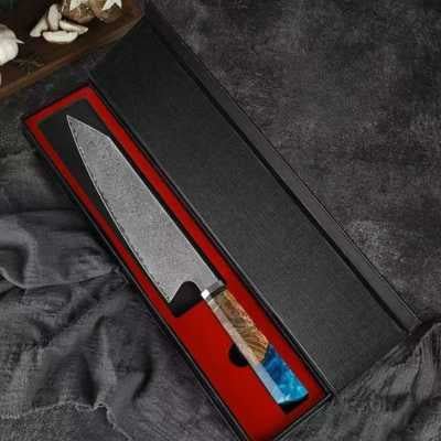 couteau de chef dans un coffret cadeau rouge