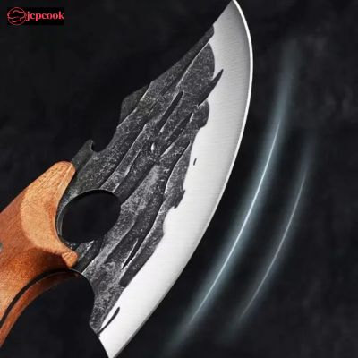 gros plan sur jes révélations d'une lame damas d'un couteau à désosser
