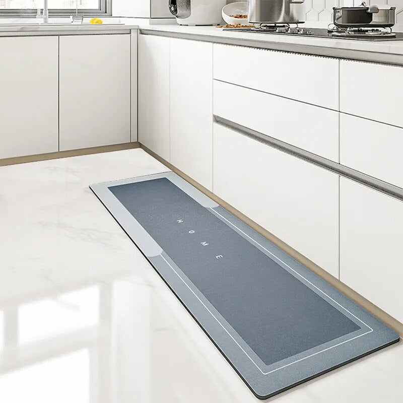 tapis de cuisine zena grade longueur sur le sol dela cuisine devant les portes des placards