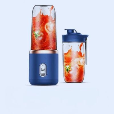 blender smoothiebleu avecun liquide rouge
