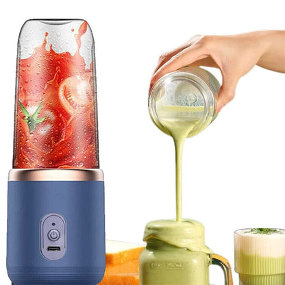 jus de fraise dans le blender, et smoothie couleur vert clair versé dans des verres