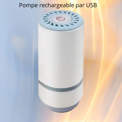 Pompe rechargeable USB cylindrique, blanche avec cercle gris et bouton rouge sur le dessus, image floue avec arrière-plan bleu et flammes.