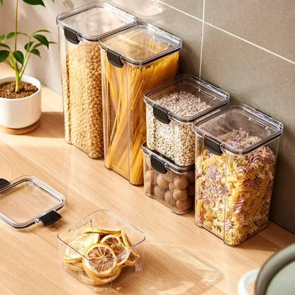 boites-de-conservation-alimentaire-rangees
