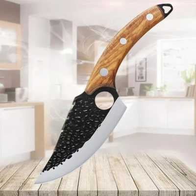 couteau de cuisine japonais manche en bois dans décor cuisine moderne en arrière plan
