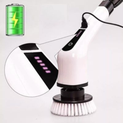Brosse de nettoyage électrique REVO 6 en 1 en action sur surface avec tampon et brosse circulaire, affichage LED et batterie