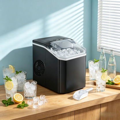 machine à glaçons sur un plan de travail en bois, entourée de verres remplis de glaçons et de sodas