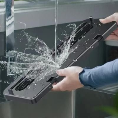 machine mise sous vide alimentaire sous le robinet