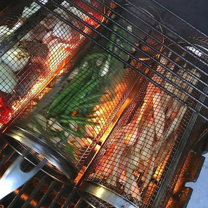 panier-grill-barbecue-cuisant-des-haricots-verts-des-frites-et-des-champignons