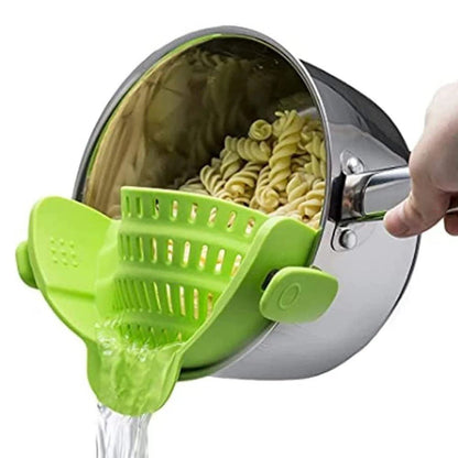 passoire-a-clipserverte-verse-l-eau-des-pates