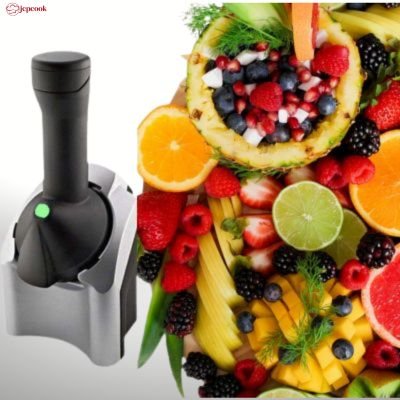Sorbetière VELOURS FRUITÉ: batteur/moules avec accessoire et fruits colorés (ananas, orange, citron, fraises, framboises, myrtilles) montrant texture veloutée et fraîche.