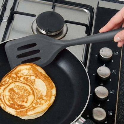 spatule en silicone retourne un pancake