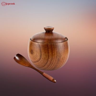 Pot à épices en bois avec couvercle et petite cuillère assortie, élégant accessoire de cuisine en bois.